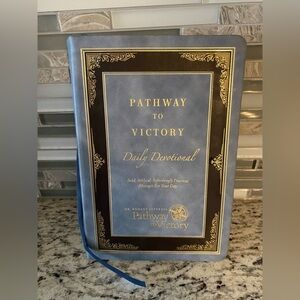 Pathway to Victory Daily Devotional Dr. Robert Jeffress 2022 Biblical Bible book